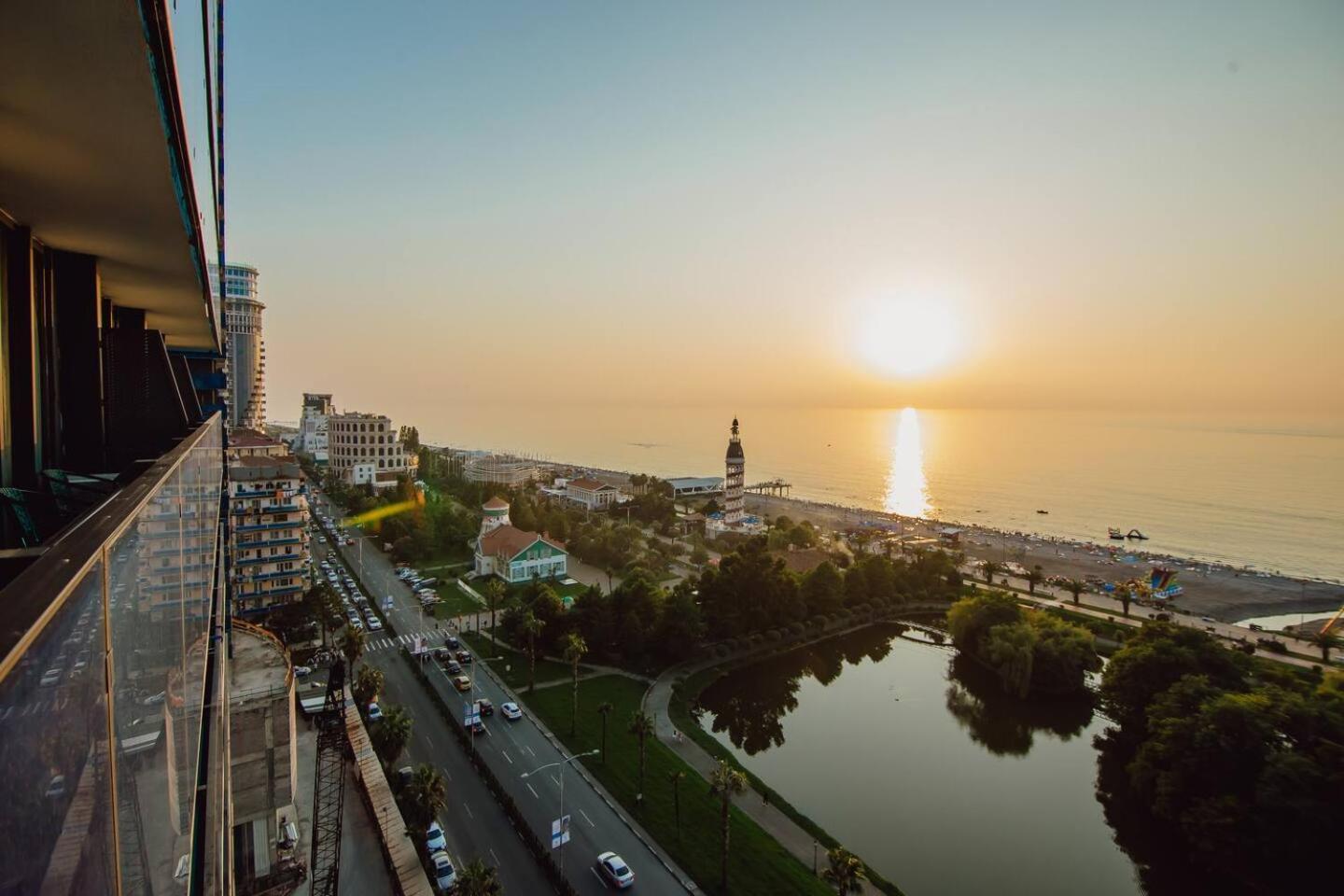 Luxury Orbi City Sea View Aparthotel Μπατούμι Εξωτερικό φωτογραφία